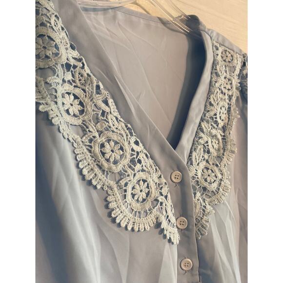 Light blue blouse - Picture 3 of 5